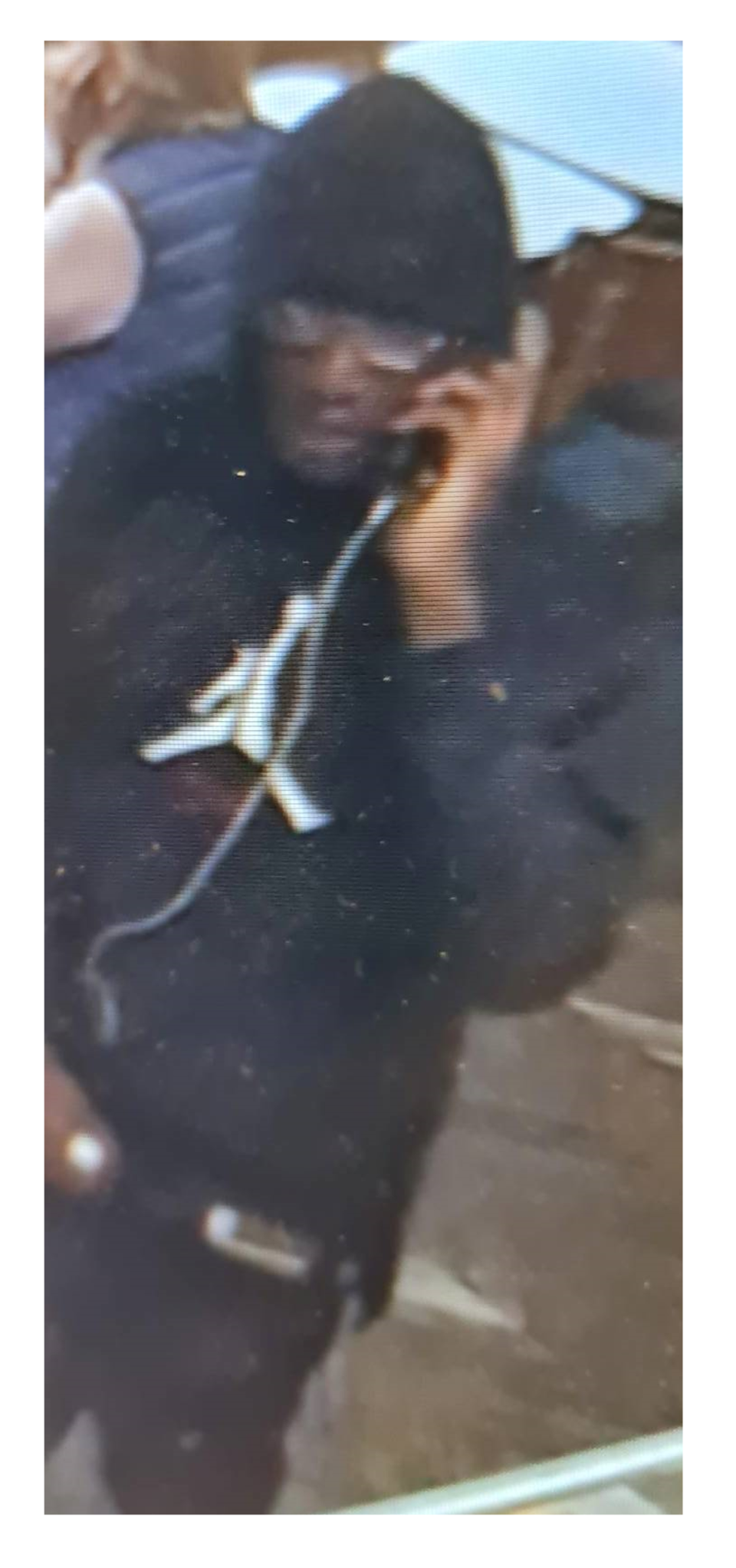 The full CCTV image of the man police want to speak to about a series of phone robberies (BTP)