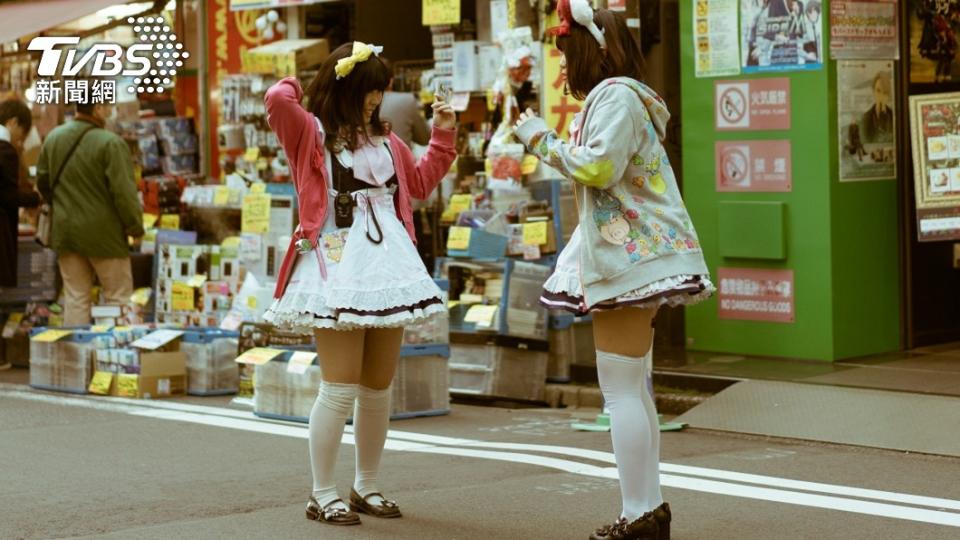 西安一名17歲少年就把出國留學的學費全花在女僕店。（示意圖／shutterstock達志影像）