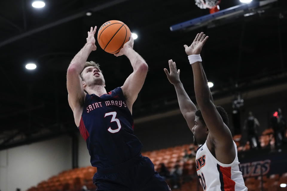 Saint Mary's guard Augustas Marciulionis shoots against Pepperdine guard Ethan Anderson during the first half of an NCAA college basketball game Thursday, Feb. 29, 2024, in Malibu, Calif. (AP Photo/Ryan Sun)