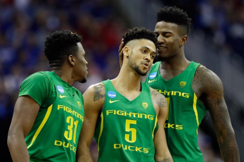 Tyler Dorsey (middle) and Jordan Bell (right) were the protagonists in Oregon's upset of Kansas. (Getty)