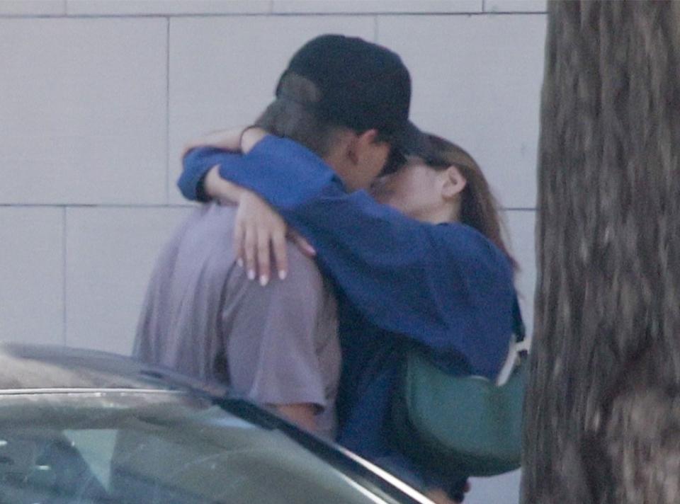 Austin Butler, Kaia Gerber, Kissing, PDA