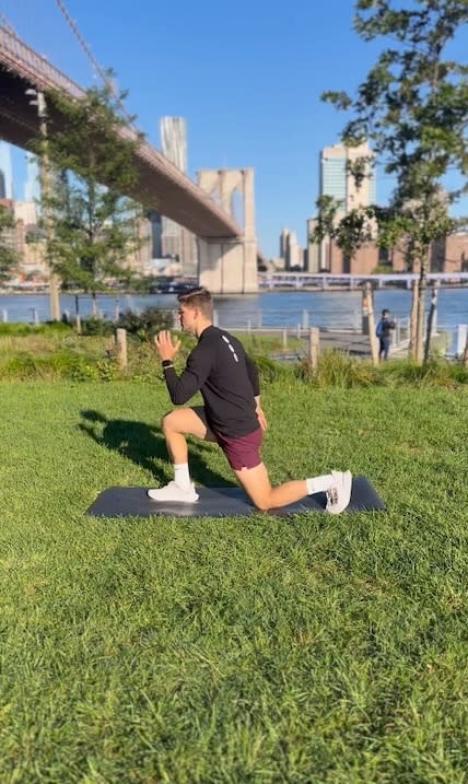 The lunging journey started along the Brooklyn waterfront at the carousel in Dumbo and moved along the piers underneath Brooklyn Heights before circling back to conclude near his starting point. Instagram/Austin Head