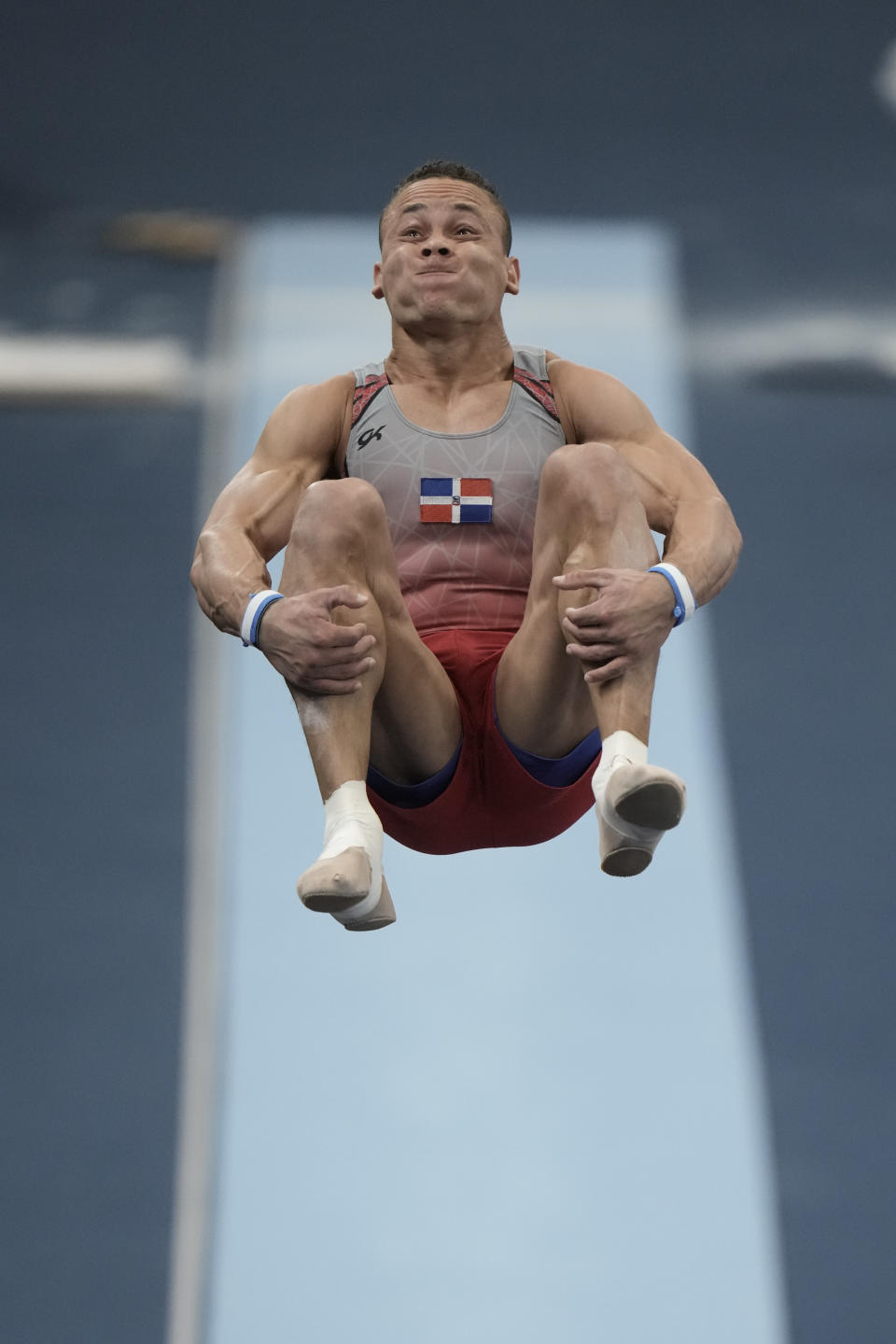 El dominicano Audrys Nin compite en el salto de la gimnasia artística de los Juegos Panamericanos en Santiago, Chile, el miércoles 25 de octubre de 2023. (AP Foto/Eduardo Verdugo)