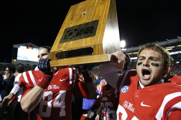 Alabama's 2011 BCS trophy shattered during A-Day weekend festivities 