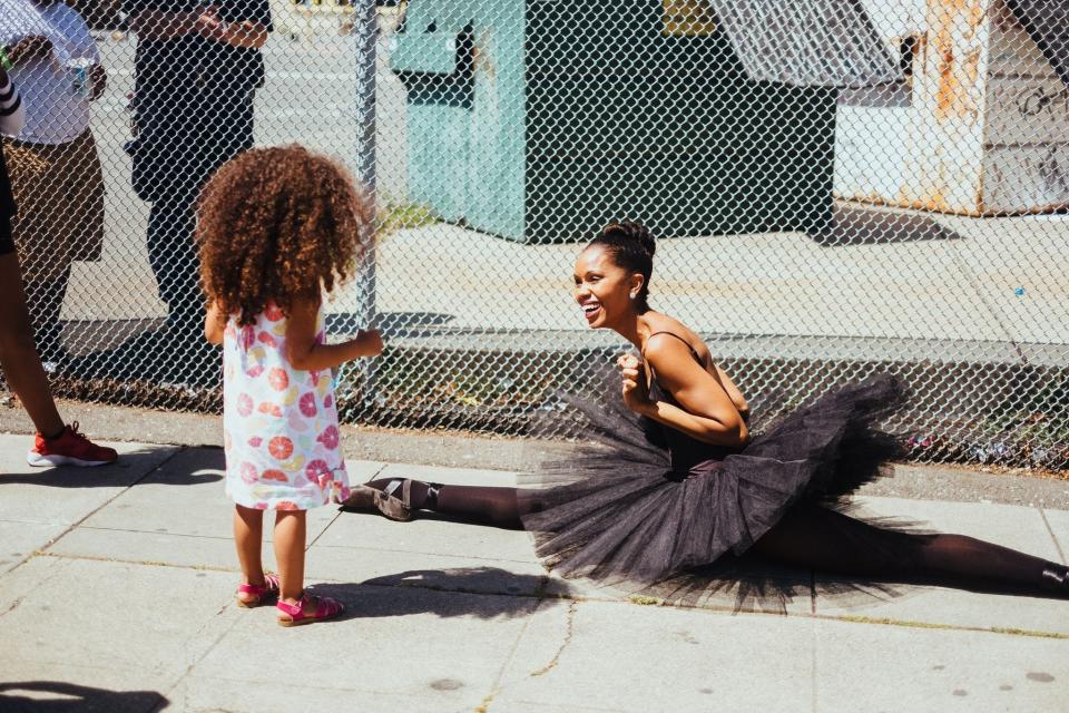 Born in Rochester in 1977, Aesha Ash joined the New York City Ballet at the age of 18. In 2011, she founded the Swan Dreams Project to encourage Black children to take up ballet.