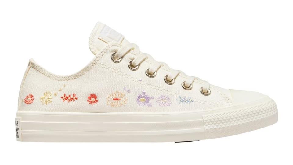 Converse Women's Chuck Taylor All Star Ox Shoes. Image via Sport Chek.