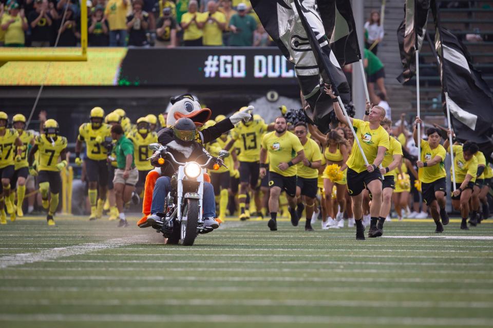 The Oregon Ducks take the field to host <a class="link " href="https://sports.yahoo.com/ncaaf/teams/eastern-wash/" data-i13n="sec:content-canvas;subsec:anchor_text;elm:context_link" data-ylk="slk:Eastern Washington;sec:content-canvas;subsec:anchor_text;elm:context_link;itc:0">Eastern Washington</a> Saturday, Sept. 10, 2022, at Autzen Stadium in Eugene, Ore.