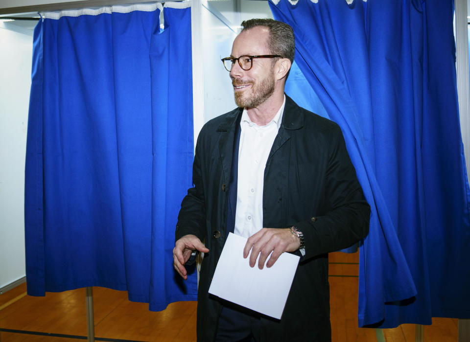 Head of Denmark's Liberal Party Jakob Ellemann-Jensen votes at Rude Skov School in Birkeroed, Denmark, Tuesday, Nov. 1, 2022. Polling stations have opened across Denmark in elections expected to change the Scandinavian nation’s political landscape, with new parties hoping to enter parliament and others seeing their support dwindle. (Bo Amstrup /Ritzau Scanpix via AP)