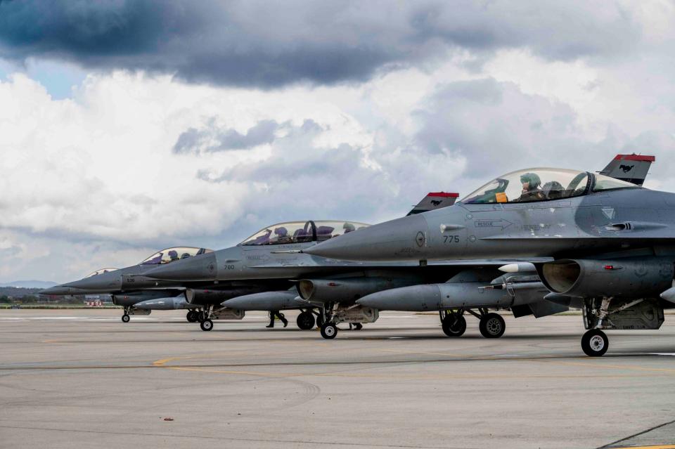 U.S. Air Force F‐16 Fighting Falcons assigned to the 36th Fighter Squadron prepare to take off at Osan Air Base. <em>U.S. Air Force</em>