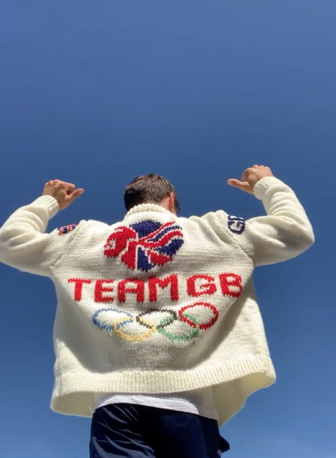 Photos of Tom Daley Knitting During the Olympics