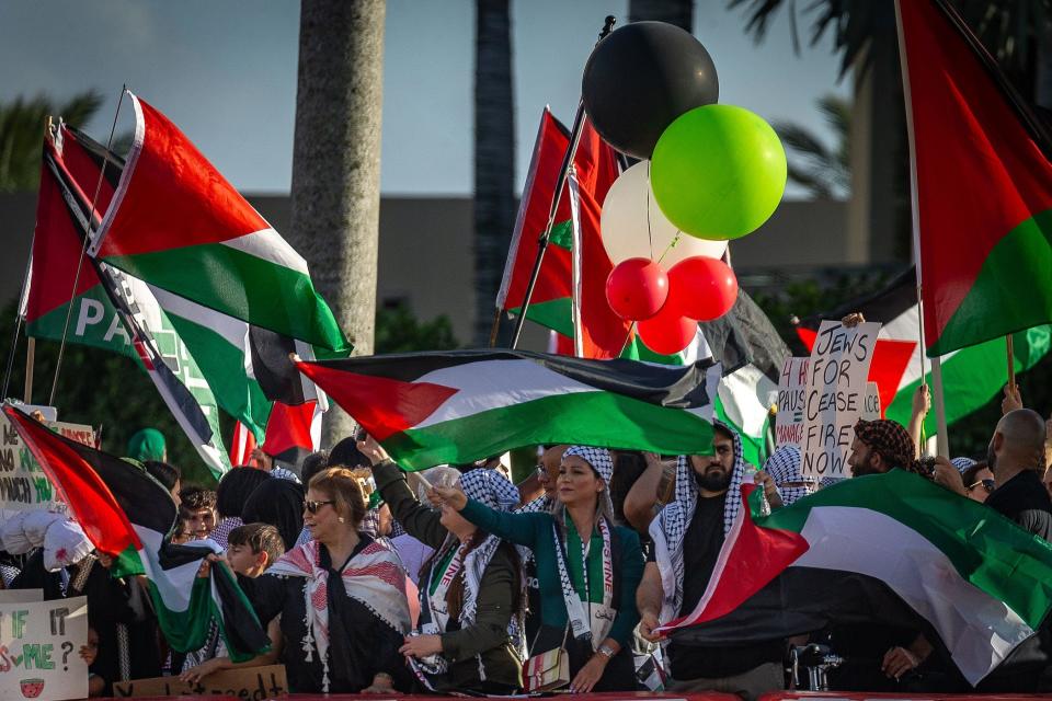 Hundreds attended a Palestinian rally on the grassy median on Okeechobee Boulevard between Florida and Alabama avenues in downtown West Palm Beach on Sunday, Nov. 19, 2023.