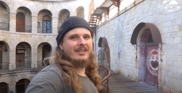 Le youtubeur Max Von Croft, spécialisé dans l’urbex, s’est introduit illégalement dans le fort en septembre 2021.