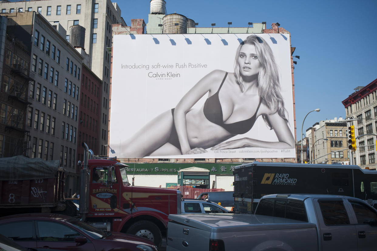 Es difícil encontrar los nbásicos de Calvin Klein con oferta, así que aprovecha estos decusnetos de amazon. (Foto: Richard Levine/Corbis via Getty Images)