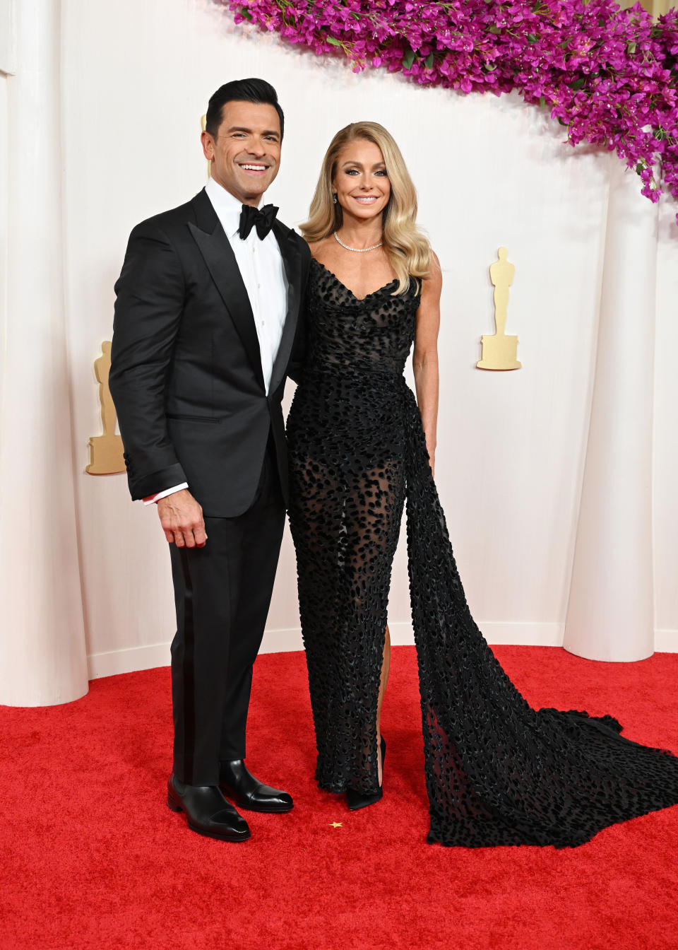 Mark Consuelos and Kelly Ripa at the 96th Annual Oscars held at at the Ovation Hollywood on March 10, 2024 in Los Angeles, California. (Photo by Gilbert Flores/Variety via Getty Images)