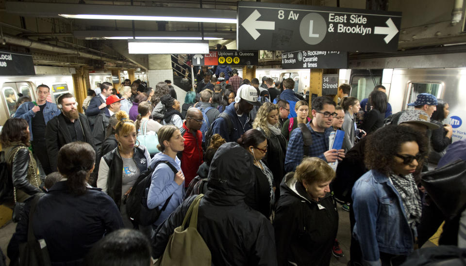 L train commuters work their way across a crowded subway platform in New York, May 2016. (Photo: Mark Lennihan/AP)