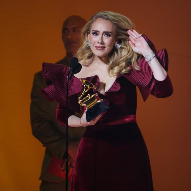 Revela Adele lo que esperaba ser antes de encontrar la fama credit:Bang Showbiz