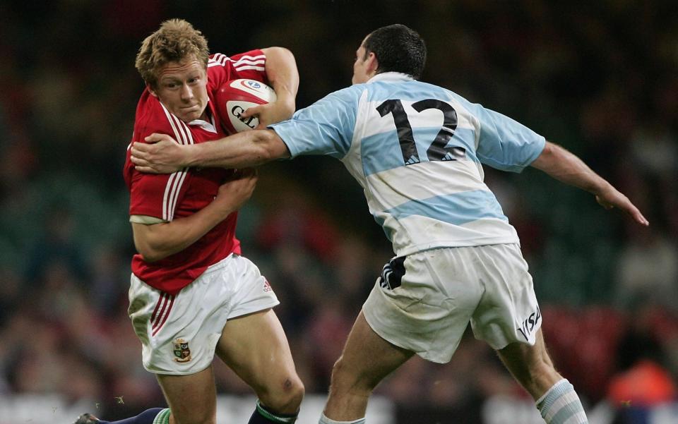 Jonny Wilkinson is tackled by Felipe Contemponi - GETTY IMAGES