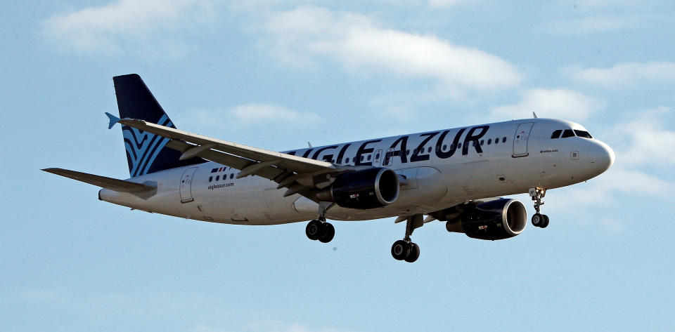 Airbus A320 der Aigle Azur. Foto: REUTERS/Jean-Paul Pelissier