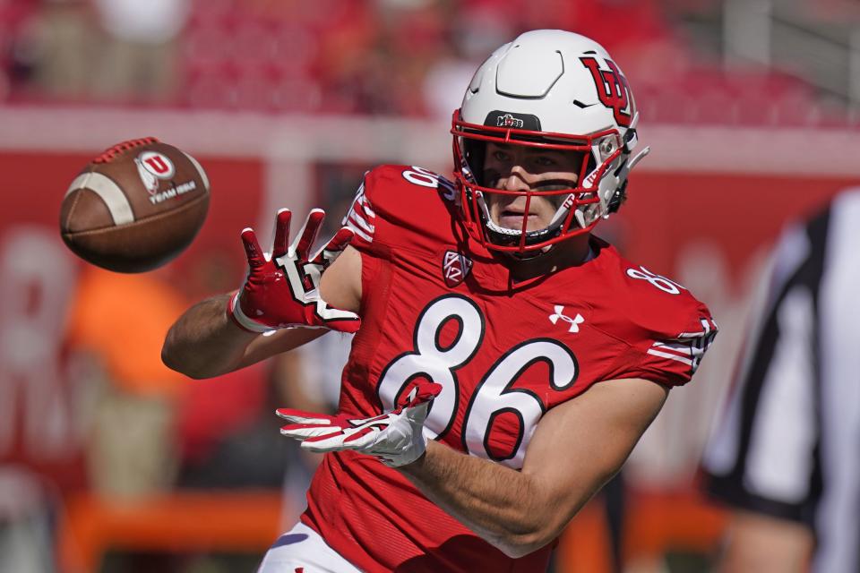 Utah tight end Dalton Kincaid warms up before a game against Oregon State Saturday, Oct. 1, 2022, in Salt Lake City.