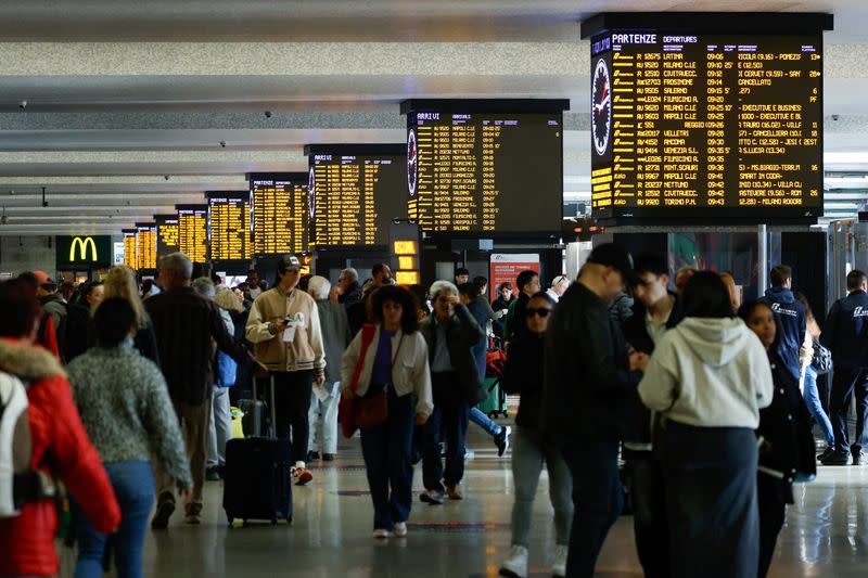 Italy's main trade unions, CGIL and UIL, call for a four-hour strike against the Government's 2024 budget