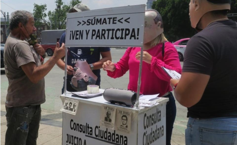 Propaganda por la consulta en las calles de CDMX