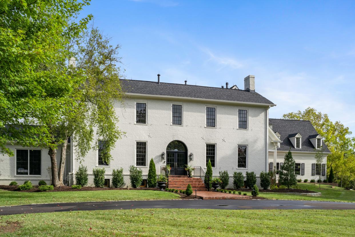 Mallard Hall is a federal-style estate in Fisherville, Kentucky that was originally built in 1790.