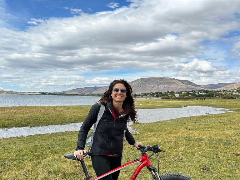 La extenista aprovechó el recorrido para andar en bici (Foto: Instagram/@gabysabatini)
