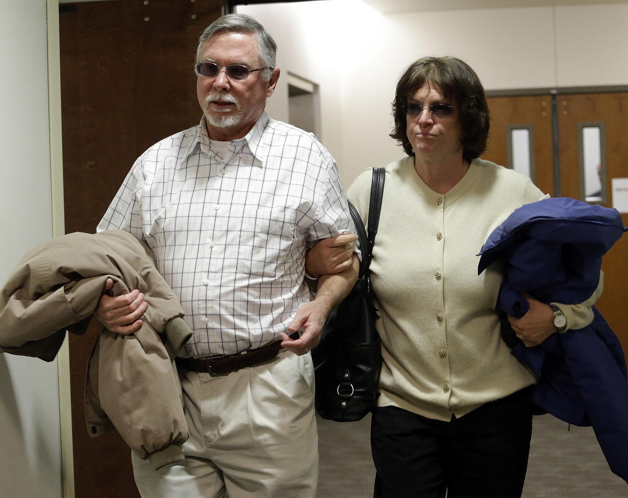 Robert and Arlene Holmes, parents of Aurora theater shooting suspect James Holmes, arrive in court in 2013. (AP)