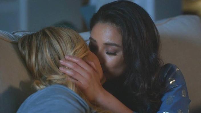 Emily kissing a girl
