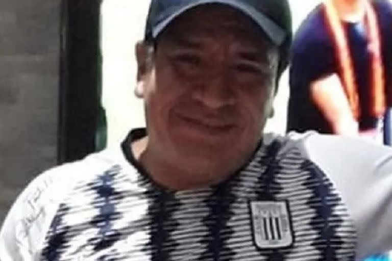 Javier Alfredo Romero Miranda, un obrero peruano de 41 años, falleció después de que un artesano italiano de 63 años, Evaristo Scalco, le atinara un flechazo en el hígado mientras caminaba hacia su domicilio