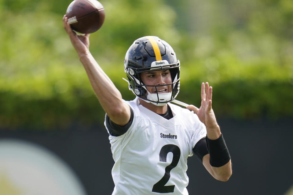 Pittsburgh Steelers quarterback Mason Rudolph participates in drills during an NFL football practice, Tuesday, May 24, 2022, in Pittsburgh. (AP Photo/Keith Srakocic)