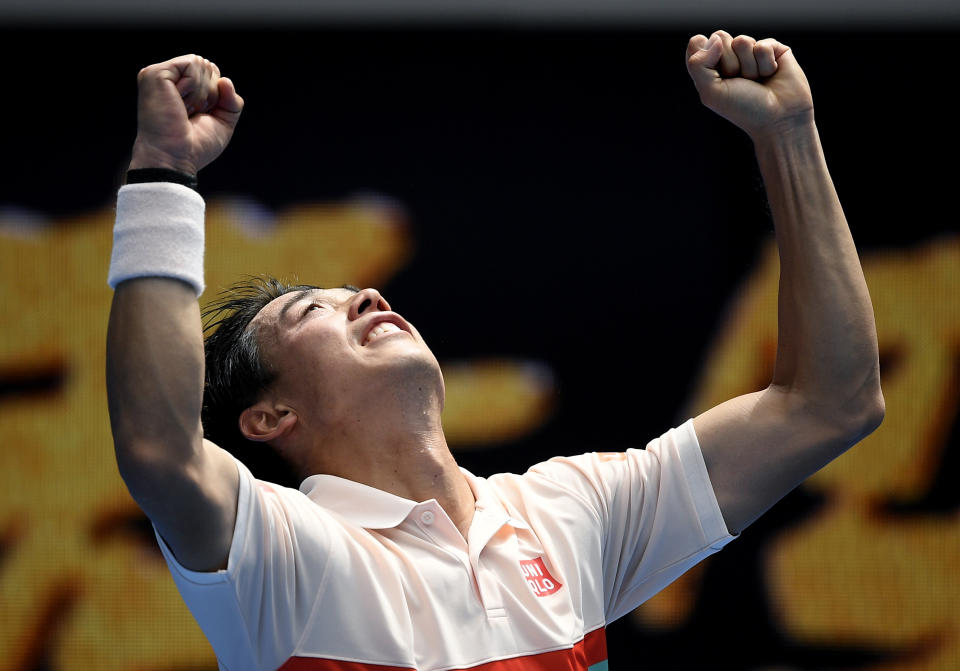 ARCHIVO - En imagen de archivo del jueves 17 de enero de 2019, el japonés Kei Nishikori festeja su victoria sobre el croata Ivo Karlovic en un duelo de la segunda ronda del Abierto de Australia, en Melbourne. (AP Foto/Andy Brownbill, archivo)