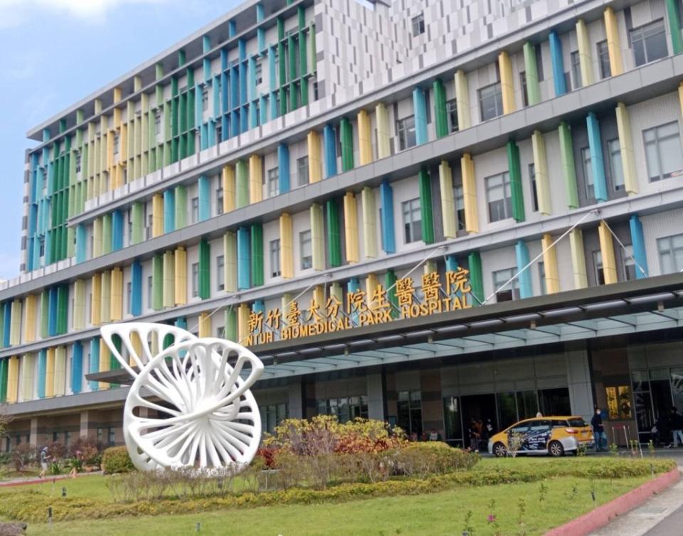 新竹台大分院正式升格為醫學中心，營造優質的人文氣息就醫環境，撫慰人心。（圖/記者黃溎芬攝影）