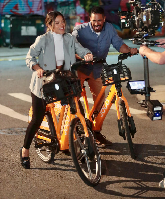 Gina Rodriguez Films 'Players' Alongside Damon Wayans Jr. In NYC