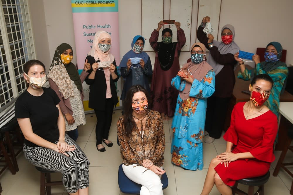 Geutanyoe Foundation director Lilianne Fan (front, in red), Gail Weeks (front, seated in middle) the seamstresses of Cuci Ceria that consists of refugees, B40 women. — Picture by Choo Choy May.