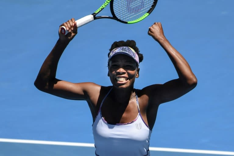 Venus Williams won 6-4, 7-6 (7/3) to reach the Australian Open's last four without dropping a set and move towards a possible ninth Grand Slam final against her sister Serena