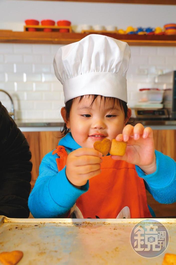 專設的「烘焙教室」，可讓親子一同體驗做餅乾的樂趣。（150元／份）