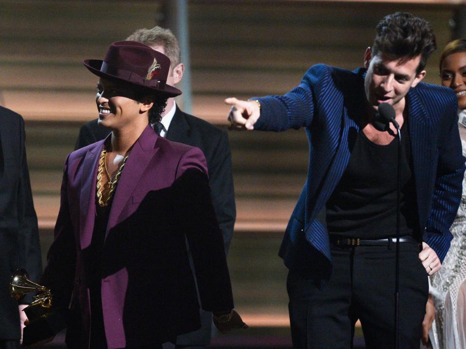 bruno mars mark ronson grammys 2016