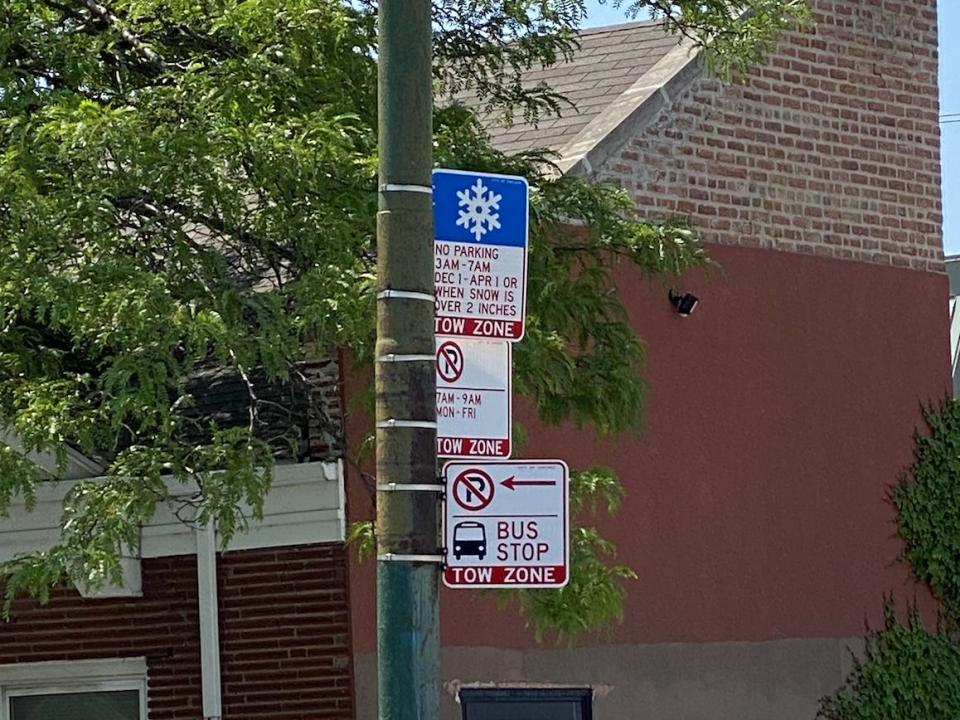 A street sign in chicago says you can't park there in the winter