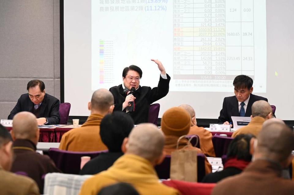 內政部發布「112年上半年低度使用（用電）住宅及待售新成屋統計」。圖為內政部長林右昌。   圖：內政部提供