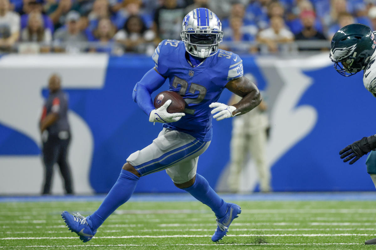 Eagles acquire running back D'Andre Swift from Lions for draft picks