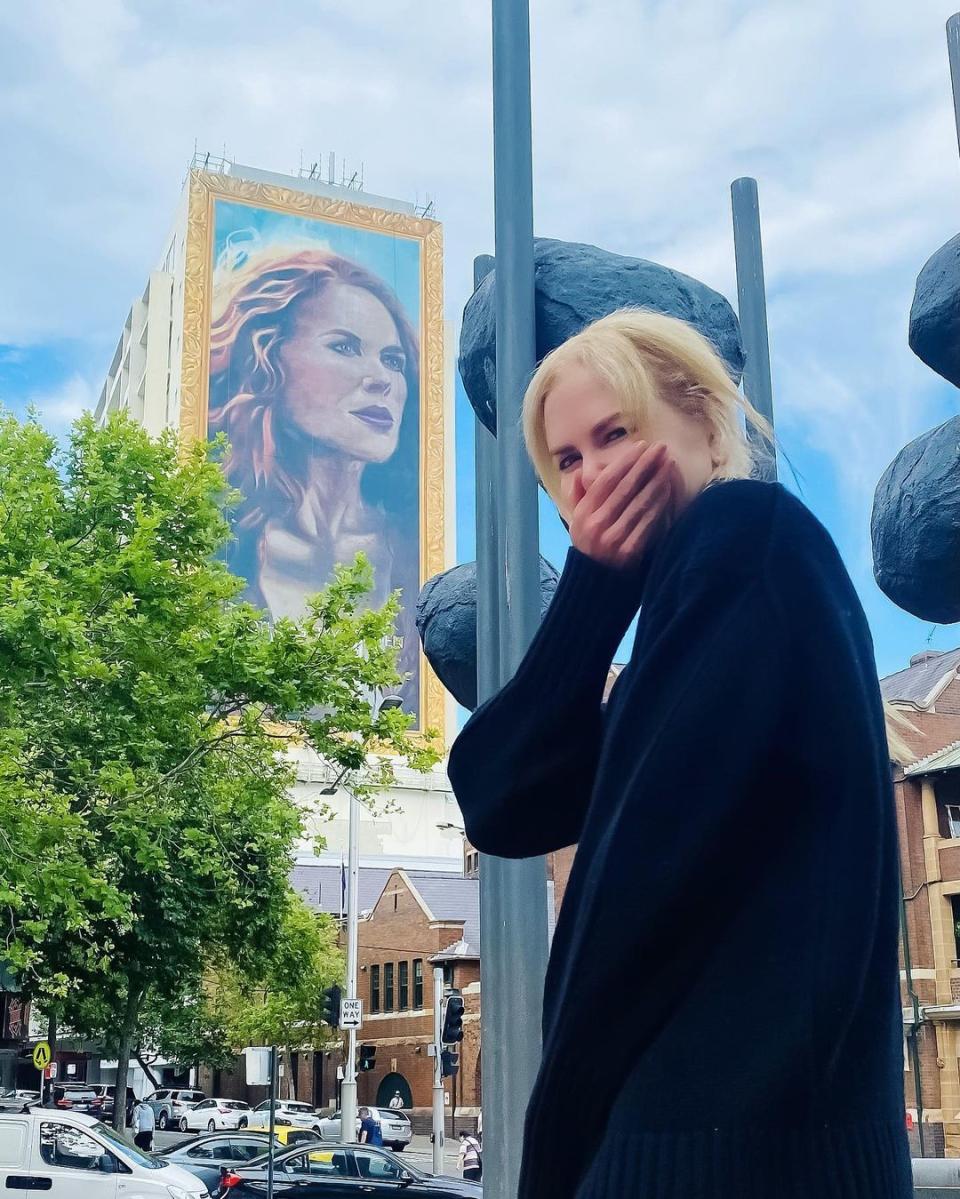 Nicole Kidman with Darlinghurst mural of herself