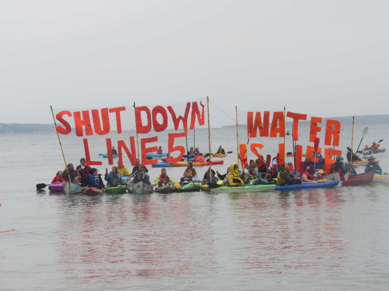 On September 5, 2021, Native Americans and allies gathered at the “Pipe Out Paddle Up Flotilla” at the Straits of Mackinac to call for the shutdown of Line 5. (Photo/Levi Rickert for Native News Online)