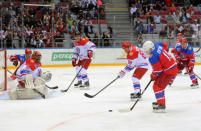 Russian President Vladimir Putin (R) takes part in a gala game of the Night Ice Hockey League in Sochi, Russia, May 10, 2016. Mikhail Klimentyev/Sputnik/Kremlin via Reuters