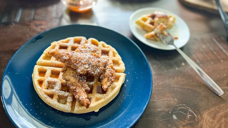 Waffle with fried chicken 