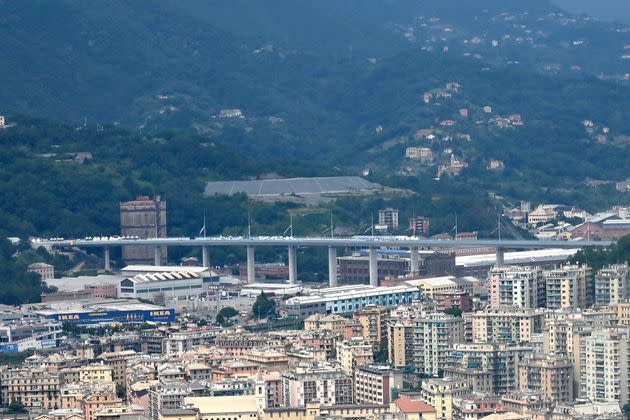 <p>Le nouveau pont autoroutier de Gênes, en Italie. </p>