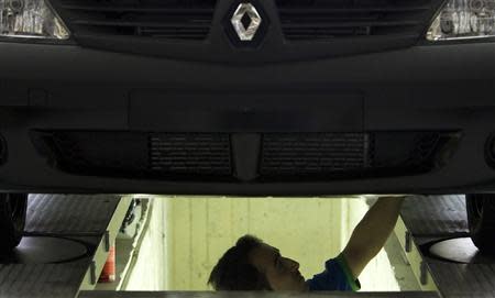 An employee works at Iran Khodro's joint venture assembly plant to produce the Tondar (Renault's Logan) car in the west of Tehran in this September 22, 2007 file photo. REUTERS/Raheb Homavandi/Files