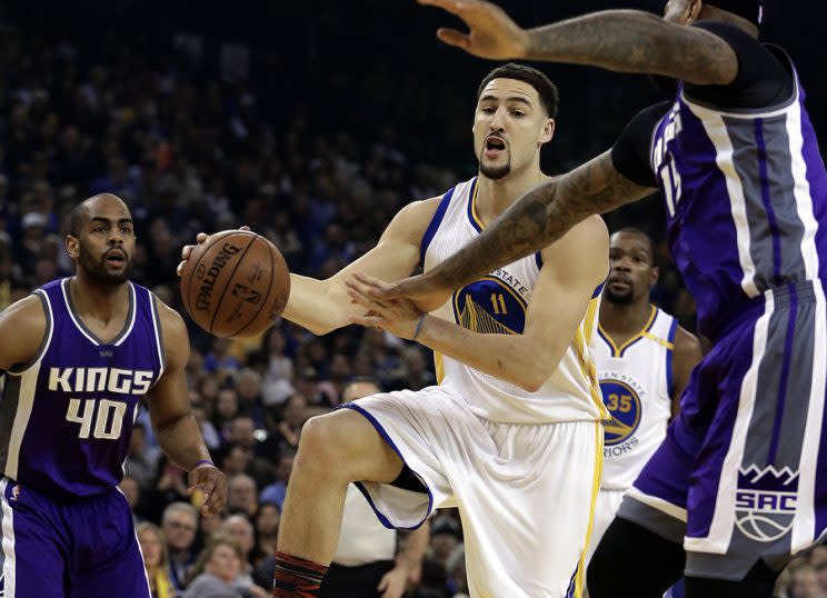 Klay Thompson had one of his red-hot stretches in the third quarter vs. Sacramento. (AP)
