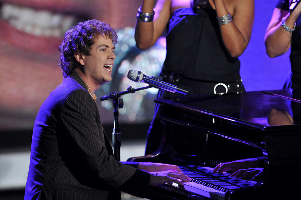 Scott MacIntyre performs "You Can't Hurry Love" by The Supremes on "American Idol."