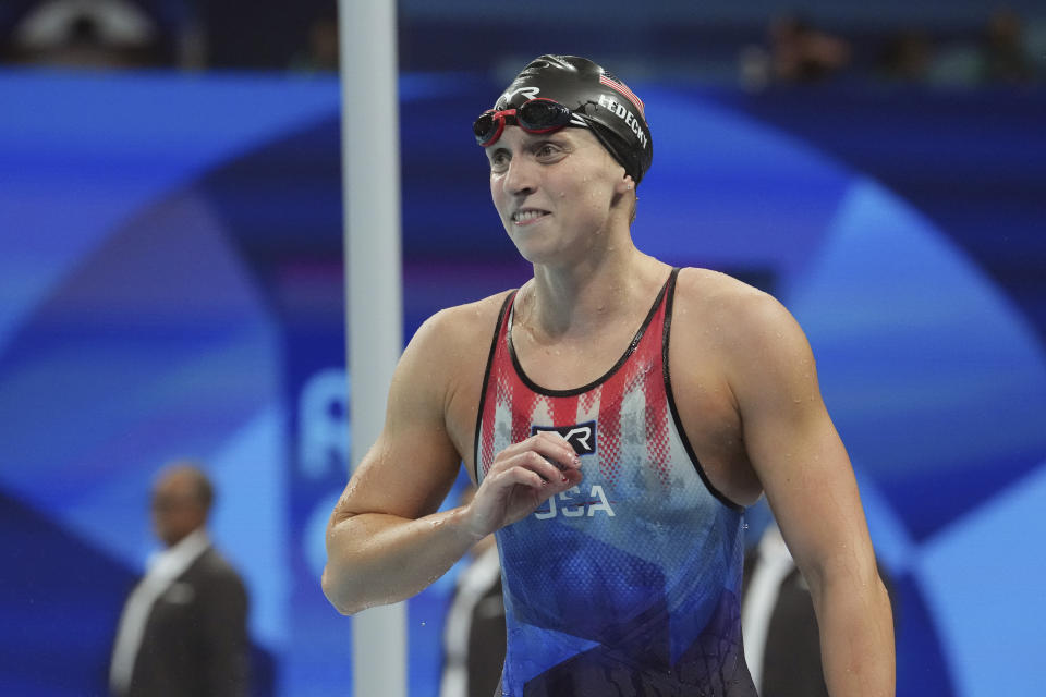 Katie Ledecky swims into history with 800 freestyle victory at the